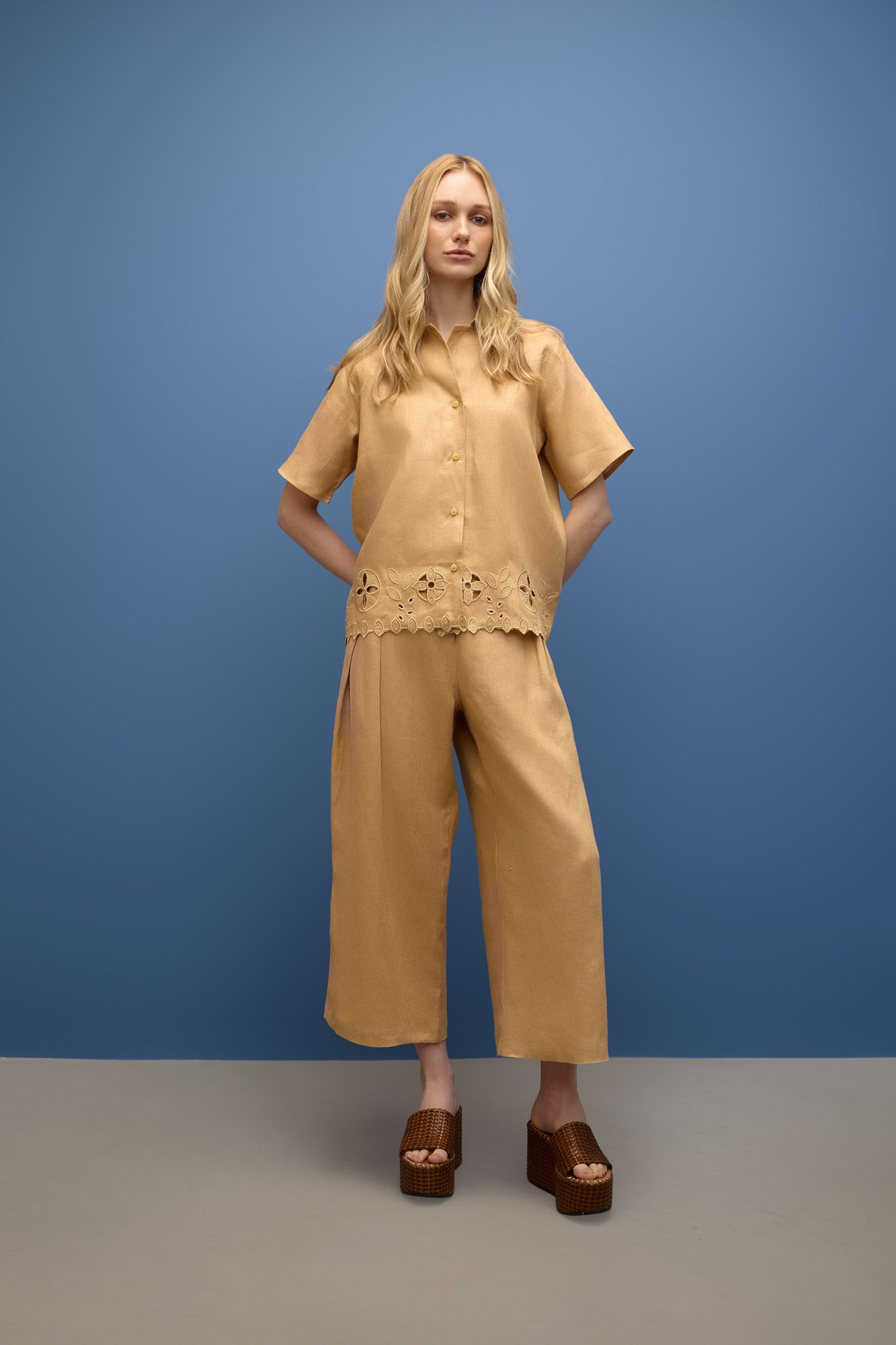 Calça Pantacourt Linho Ilhas