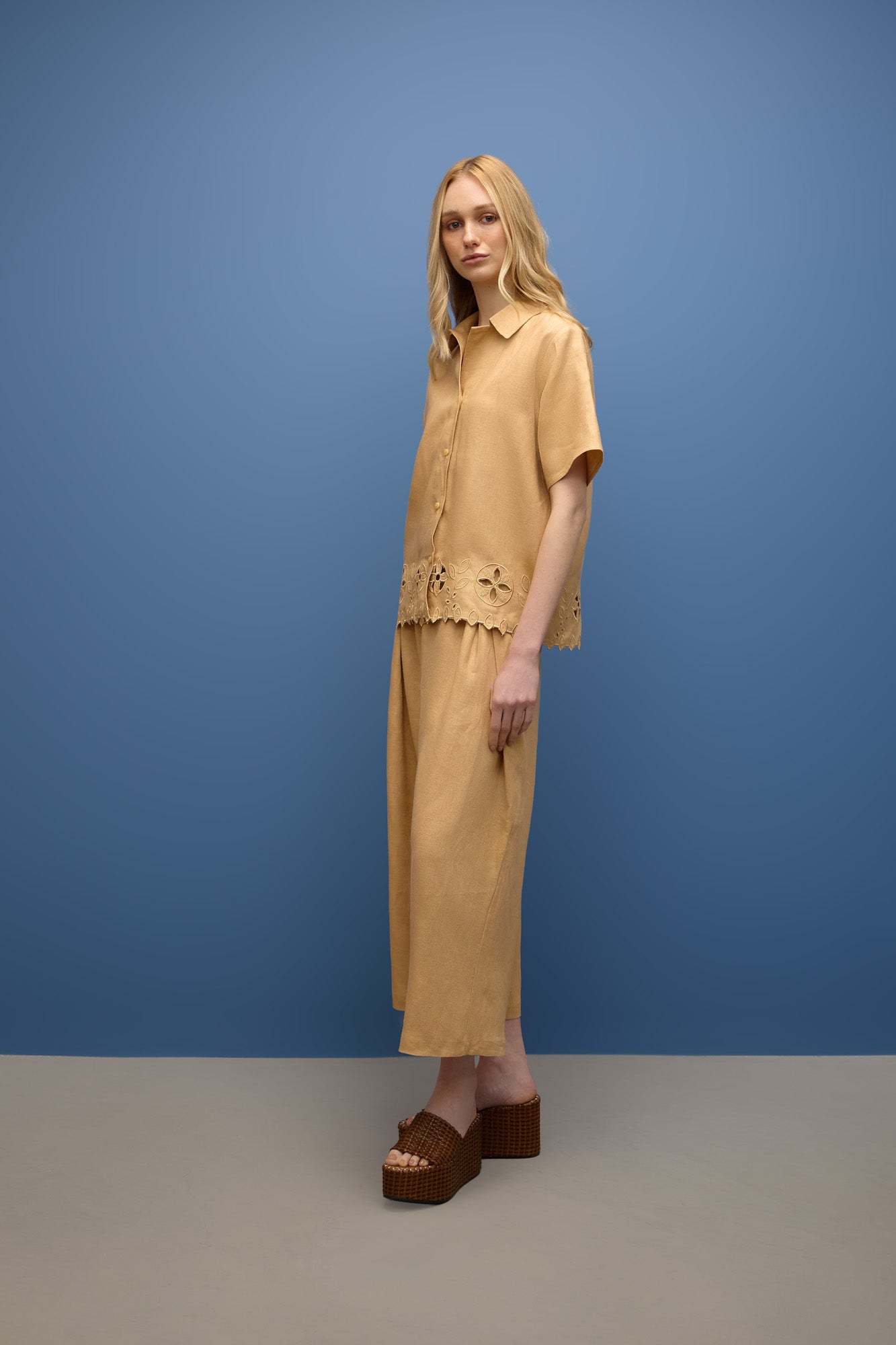 Calça Pantacourt Linho Ilhas