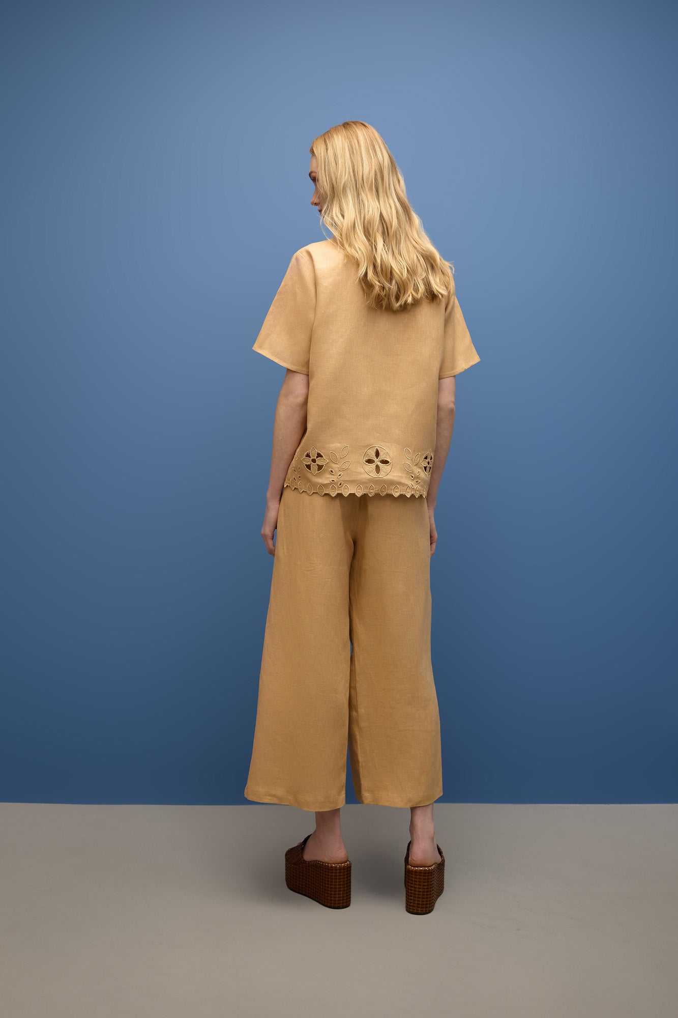 Calça Pantacourt Linho Ilhas