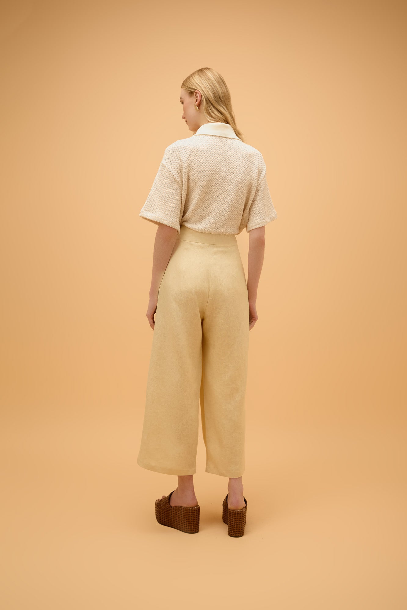 Calça Pantacourt Linho Ilhas
