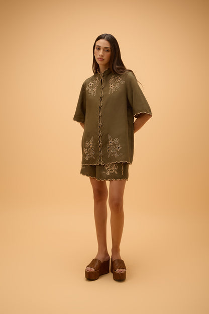 Shorts Basico Bordado Ilhas