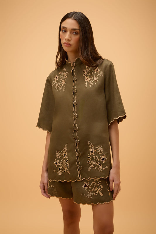 Camisão Manga Curta com Bordado Ilhas