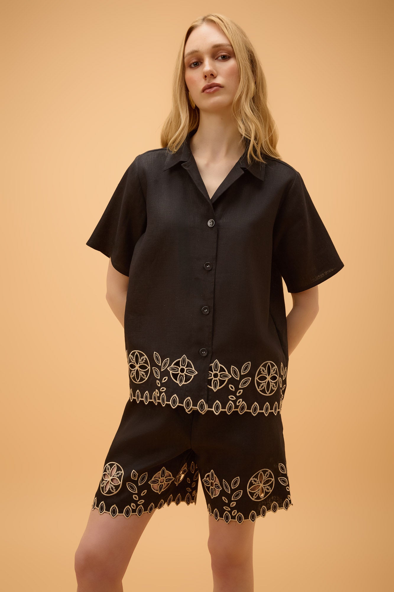Camisa Manga Curta Bordado Areia