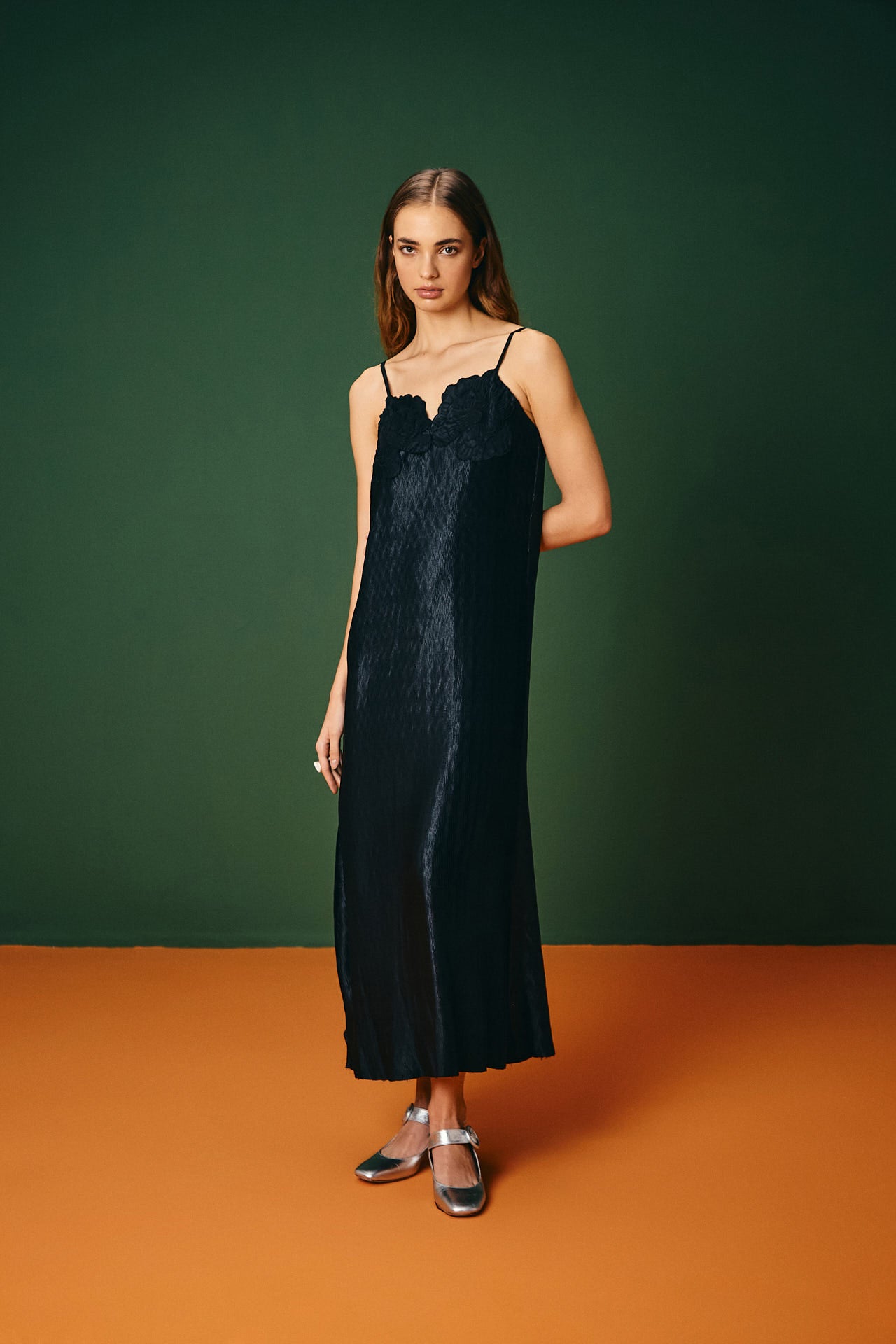 Vestido Longo Plissado Com Bordado Candeias