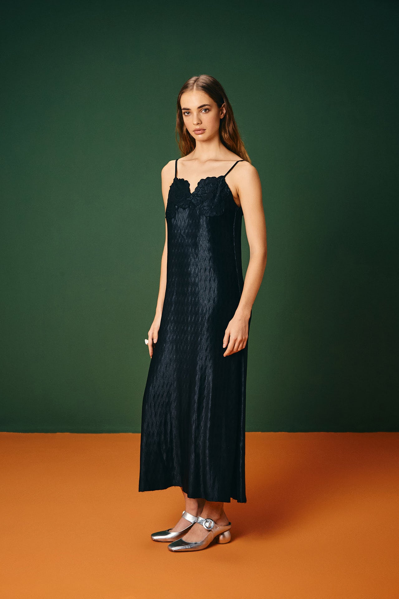 Vestido Longo Plissado Com Bordado Candeias