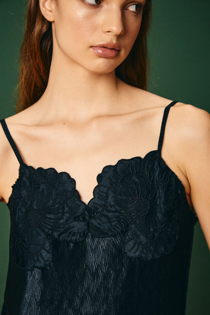 Vestido Longo Plissado Com Bordado Candeias