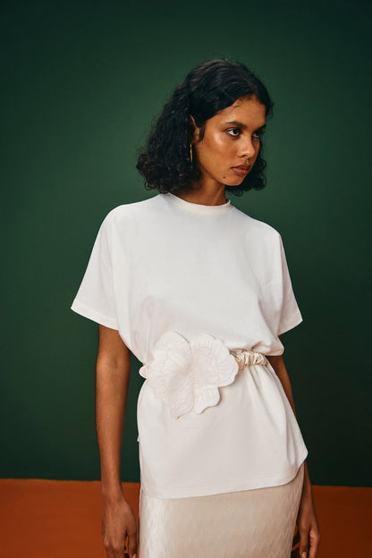 T-Shirt Básica Com Cinto Flor Candeias