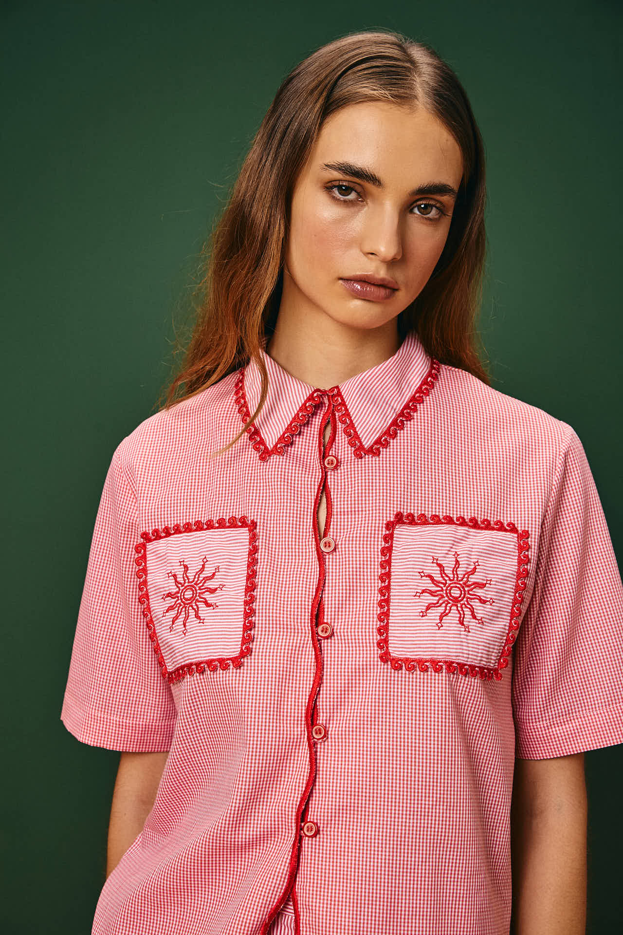 Camisa Curta Bolsos Bordado Uáuá